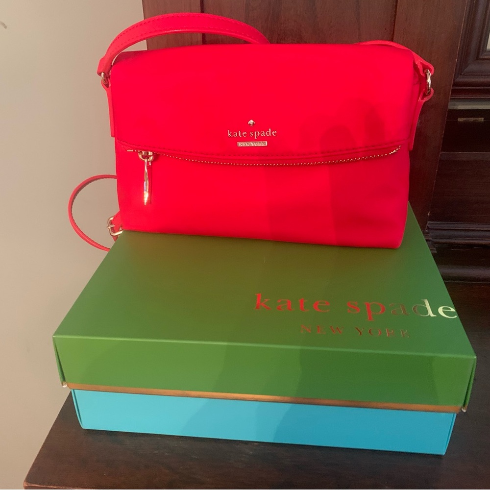 Kate Spade Mini Carson
New in box
Cherry red with gold zipper and hardware